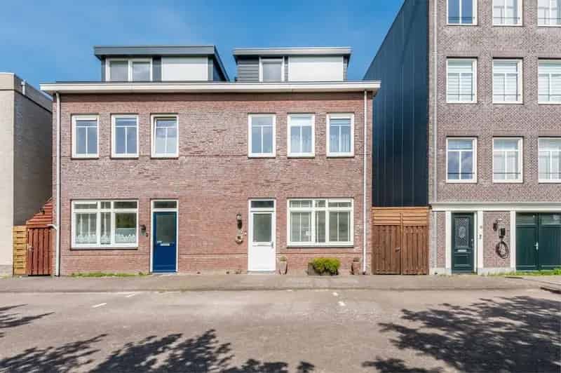 Twee Onder Een Kapwoning Almere Poort 4 slaapkamers 2 badkamers