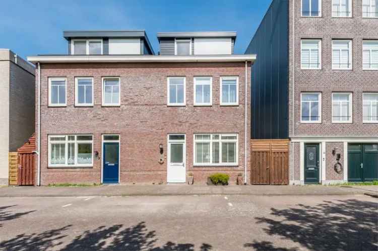 Twee Onder Een Kapwoning Almere Poort 4 slaapkamers 2 badkamers