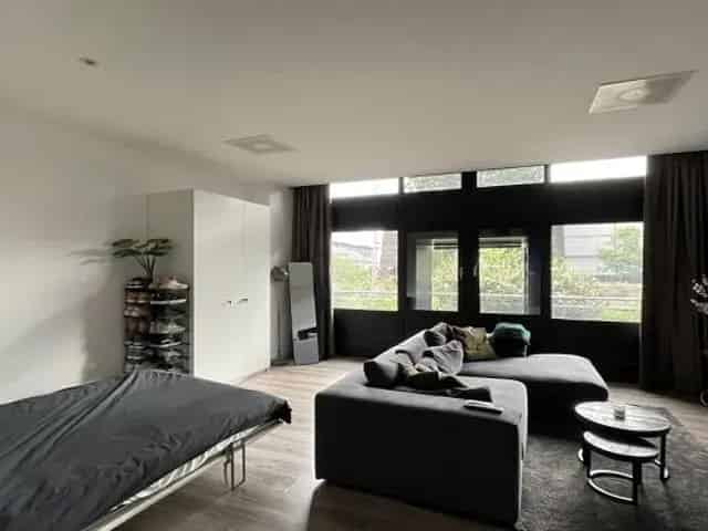 Studio Stadsring Amersfoort: Ruime & Lichte Studio Volledig Gestoffeerd