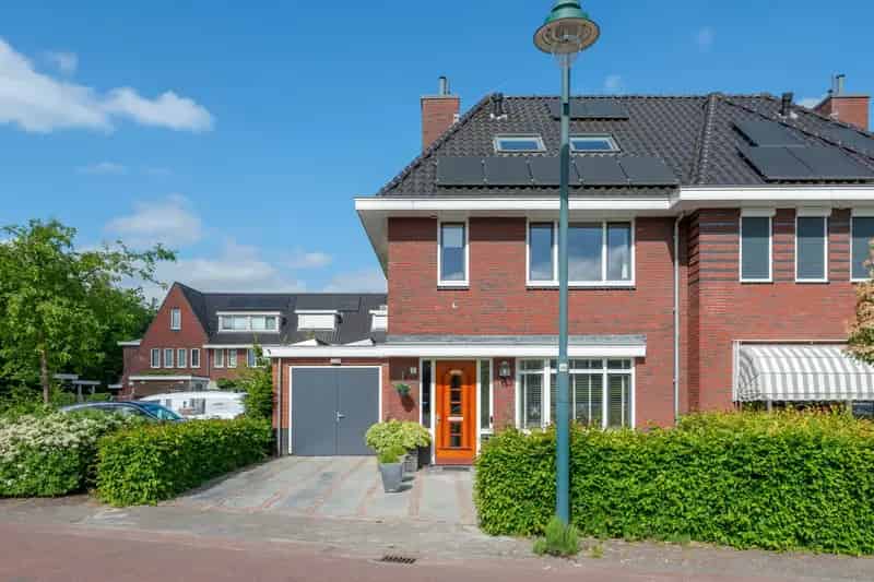 Moderne Twee Onder Een Kapwoning Eemnes 4 slaapkamers Grote Tuin