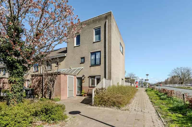 Ruime Hoekwoning 5 Slaapkamers Muziekwijk Almere
