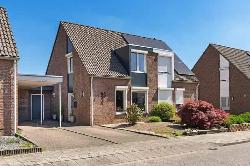 Halfvrijstaande woning Hoensbroek 3 slaapkamers luxe keuken