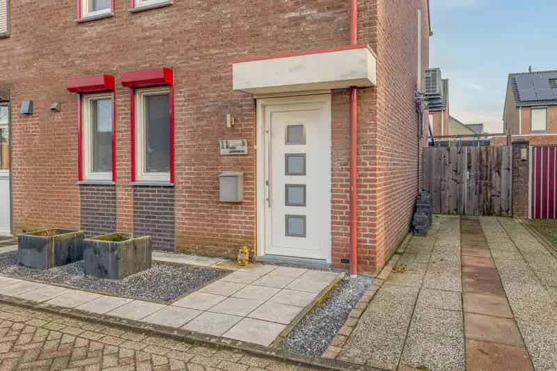 Ruime 2-onder-1-kapwoning met 3 slaapkamers en tuin