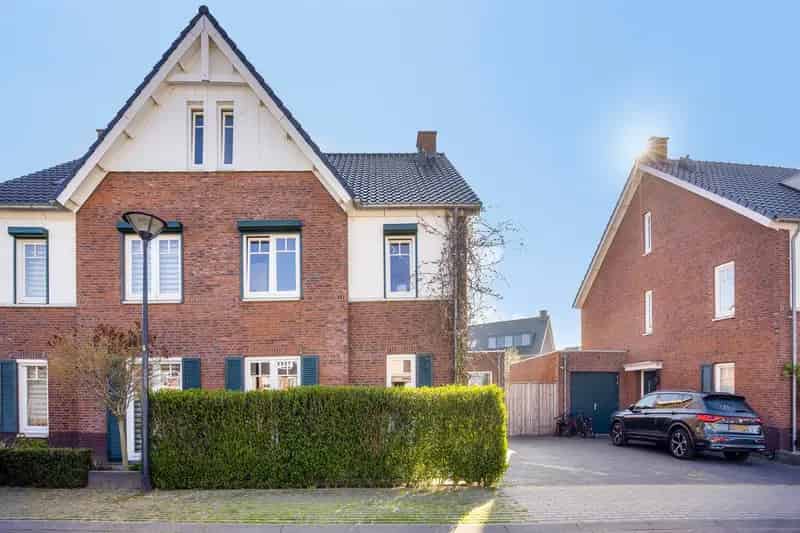 Moderne Twee Onder Een Kapwoning Vlijmen 202m2