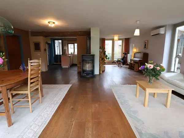 Vrijstaande woning 1850 4 slaapkamers 2 badkamers Grote tuin Praktijkruimte