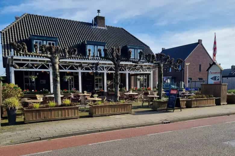 338 m2 Horeca te Koop met Ruim Terras en Bovenwoning