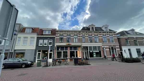 Kamer Groot Wezenland Zwolle: Ruime kamer met 2 slaapkamers en keuken