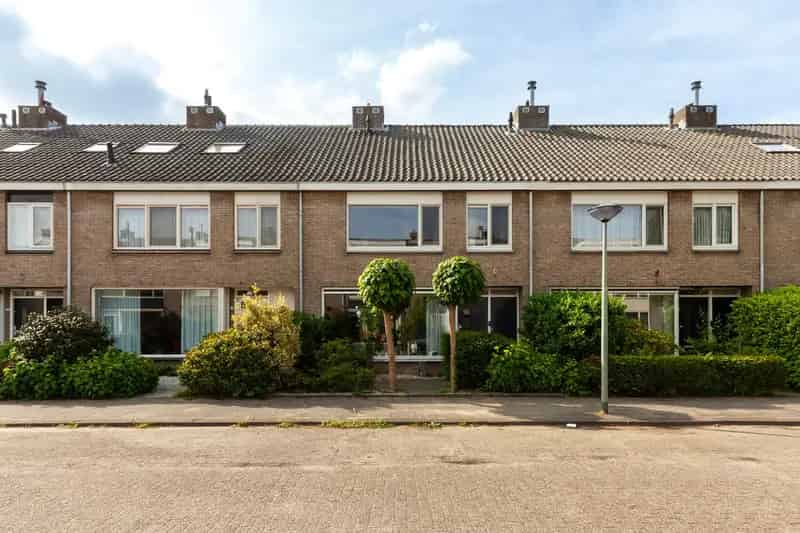 Ruime 6-kamer woning Vlaardingen met serre en tuin