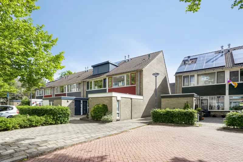 Huis te koop Schiedam: 5 kamer eindwoning met tuin