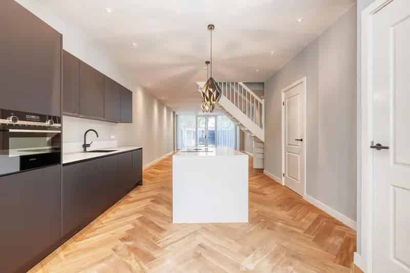 Dubbele Benedenwoning Vruchtenbuurt 130m2 3 slaapkamers gerenoveerd
