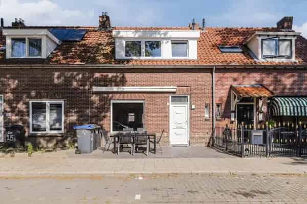 Huis te koop Eindhoven: kindvriendelijke tussenwoning nabij High Tech Campus
