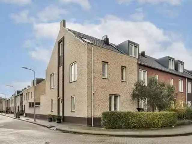 Moderne Hoekfamiliewoning 4 slaapkamers Badhoevedorp