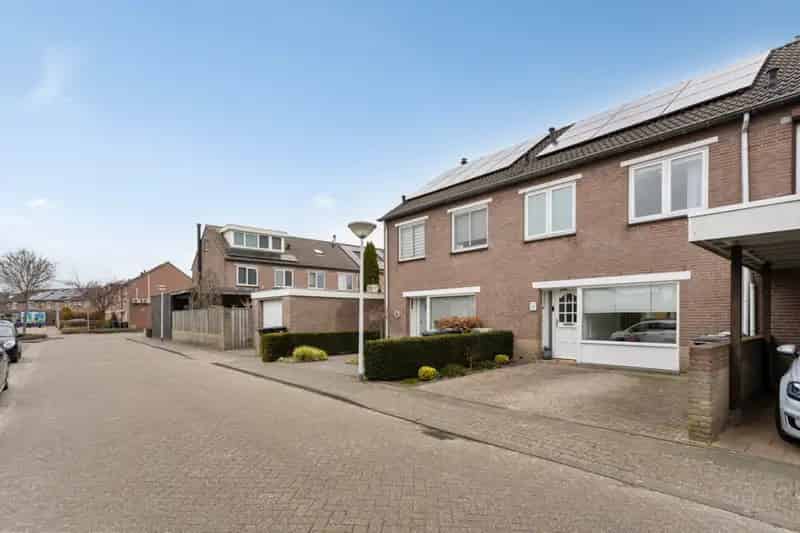 Energiezuinige Tussenwoning Best 4 slaapkamers Nabij Centrum