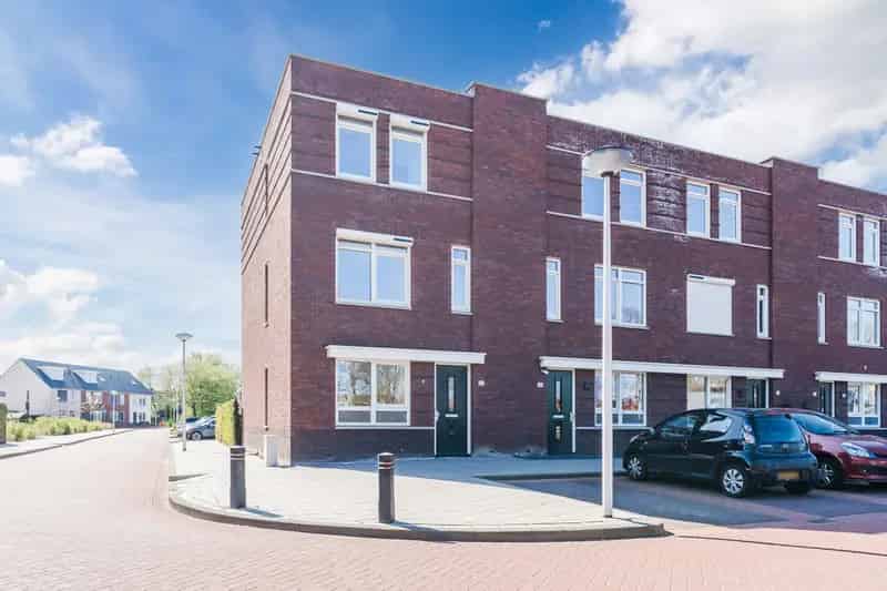 Ruime Energie Neutrale Hoekwoning Spijkenisse 4 slaapkamers