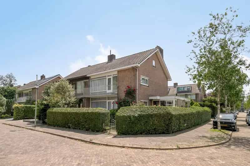 Huis Te Koop , 2, Van der Leeuwlaan, Schiedam, Zuid-Holland
