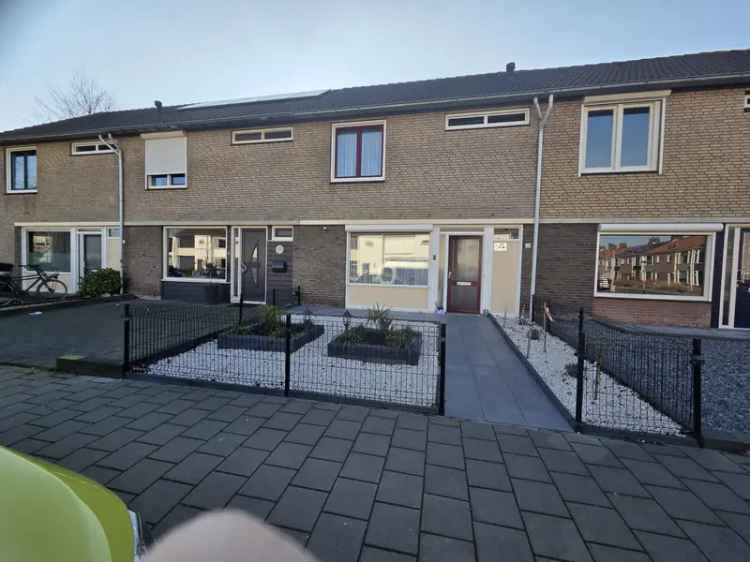 Gerenoveerde woning met nieuwe vloer, rolluiken en zolder