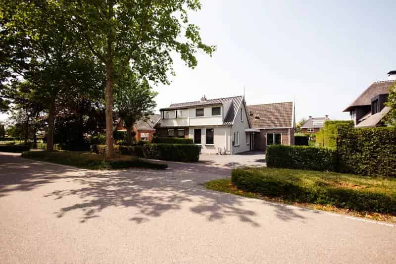 Twee Onder Een Kapwoning Aalsmeer 4 Slaapkamers Grote Tuin