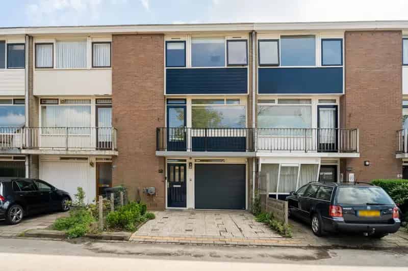 Ruime Drive In woning Zoetermeer 4 slaapkamers Garage Tuin