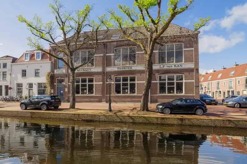 Woning C: Ruime woning met 2 slaapkamers en berging