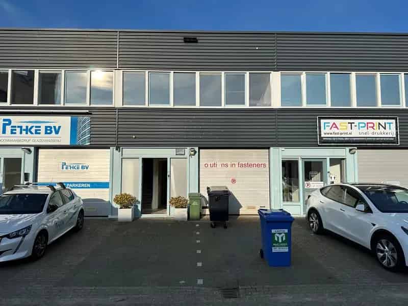 Bedrijfshal Diemen 164m2 te huur Opslag Productie Showroom Kantoor
