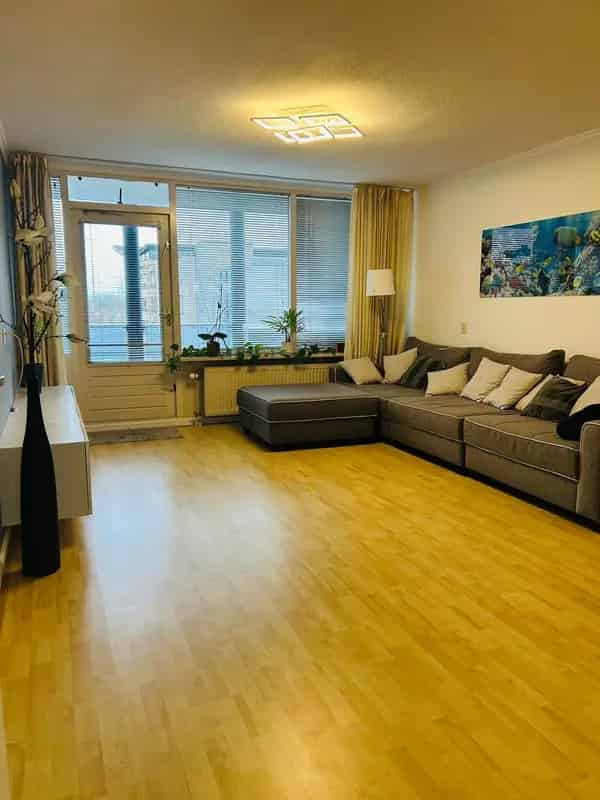 4-Kamer Appartement Almere Stadshart Nabij NS Station