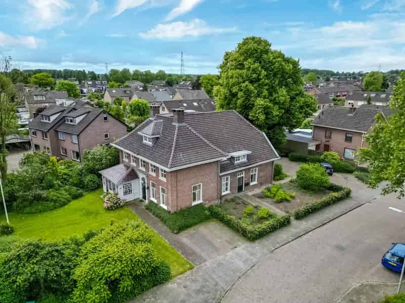 Vrijstaande Villa in Zetten 4 Appartementen Investering Gezin