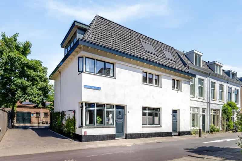 Huis te koop Amersfoort: 251m2, 5 slaapkamers, grote garage, appartement