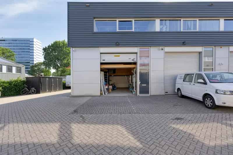 Bedrijfshal te Koop Delft 120m2 Twee Lagen Parkeerplaatsen