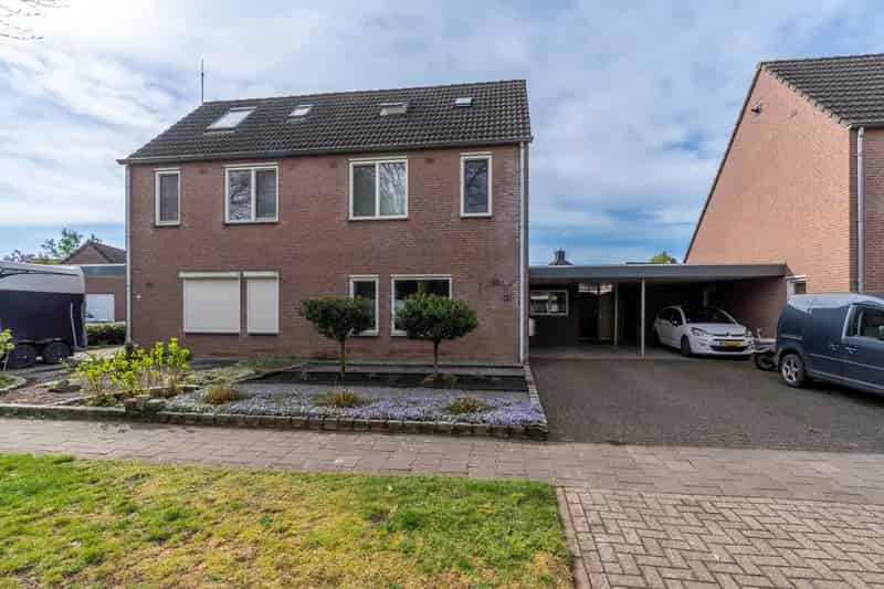 Huis Te Koop , 19, Lange Akker, Overloon, Noord-Brabant