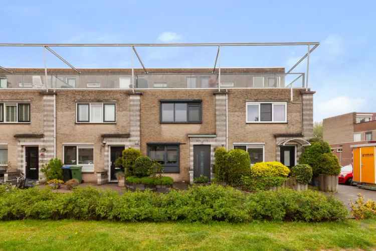 5-kamer Tussenwoning Vlaardingen Ruime Tuin Dakterras Moderne Keuken