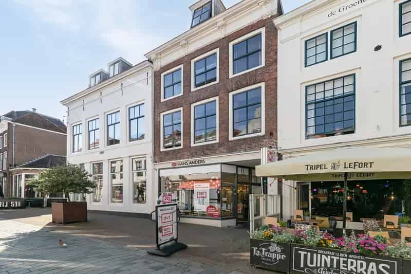 Winkelpand met Bovenwoning en Garage te Koop in Middelburg Centrum