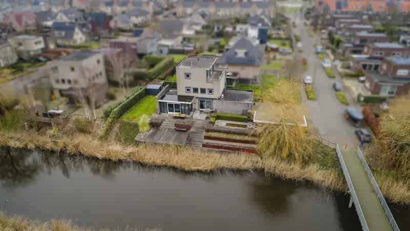 Luxe Villa aan het Water in Othene 4 slaapkamers 2 badkamers