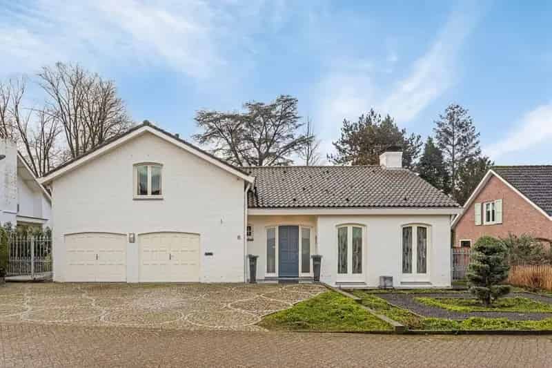 Vrijstaande woning Gronsveld 4 5 slaapkamers dubbele garage
