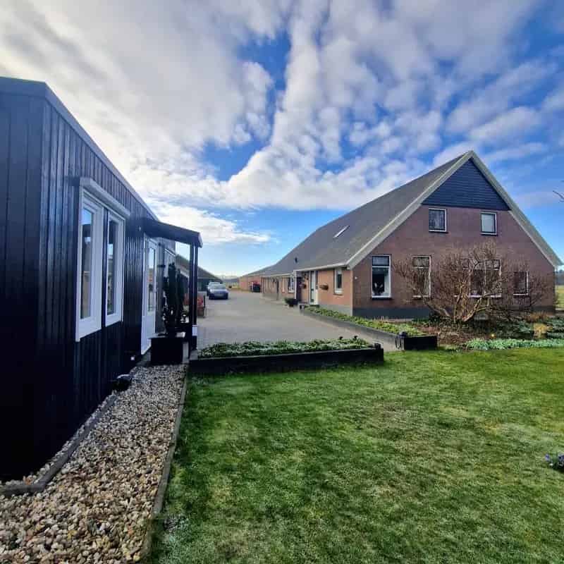 Boerderij met Ligboxenstal en Chalet te Koop