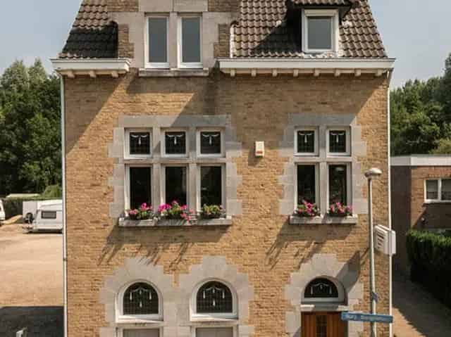 Vrijstaande woning Hoensbroek 147m2 1195m2 perceel Garage Hobbyruimte