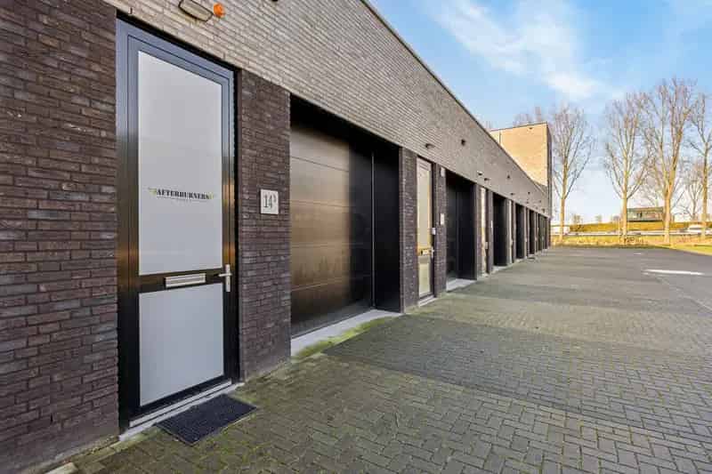 Bedrijfshal te Huur Nieuwerkerk aan den IJssel 92m2 Dakterras