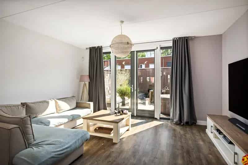 Huis te koop Deventer: Ruime hoekwoning met tuin en 3 slaapkamers