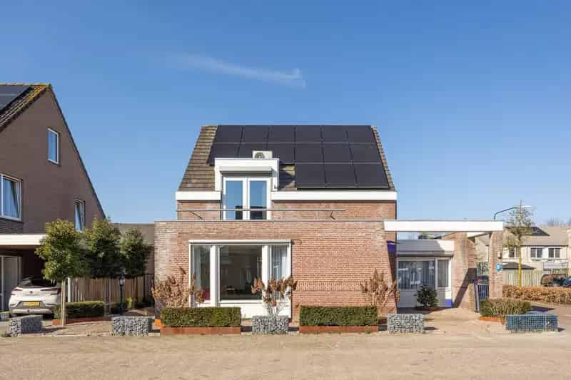 Vrijstaande woning Boxtel: Ruime woning met garage, 2 badkamers & 15 zonnepanelen