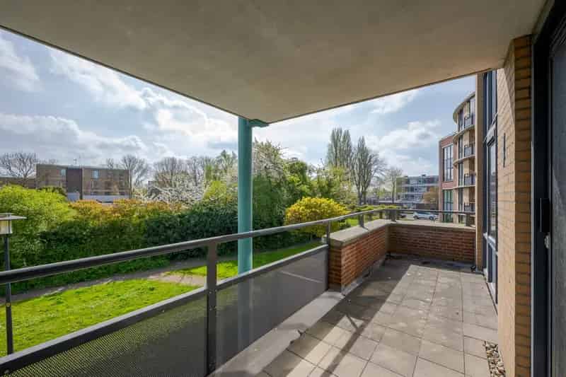 Appartement te koop Voorschoten: 3-kamer appartement met lift en balkon