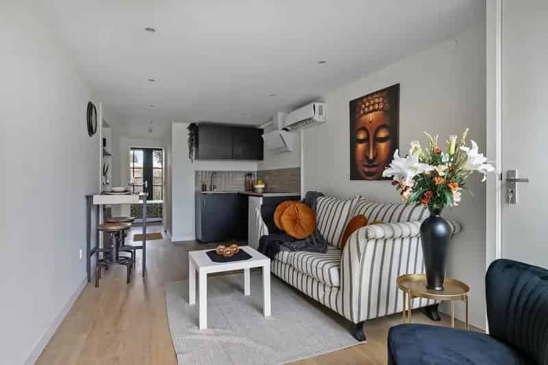 Gelijkvloerse woning Almere: modern, instapklaar, kleine tuin