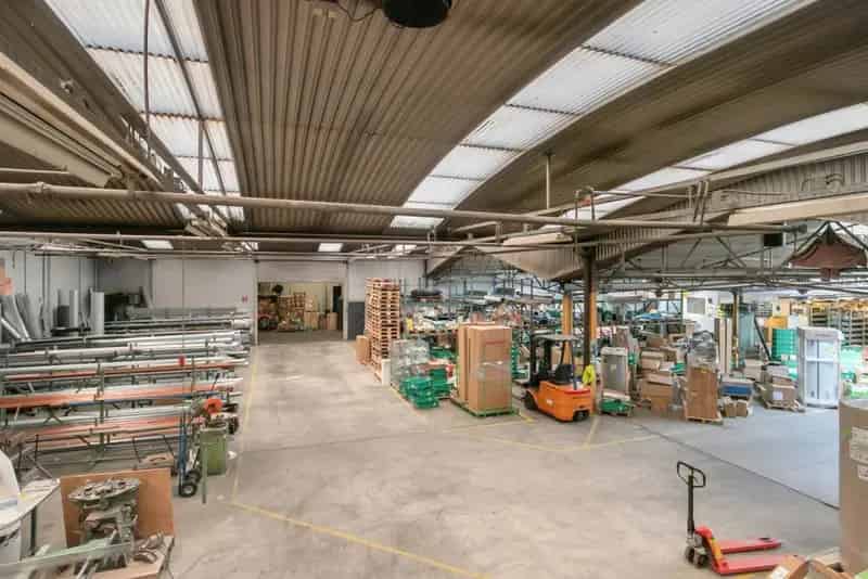 Bedrijfshal Venlo te huur 1854m2 bedrijfsruimte 350m2 kantoor