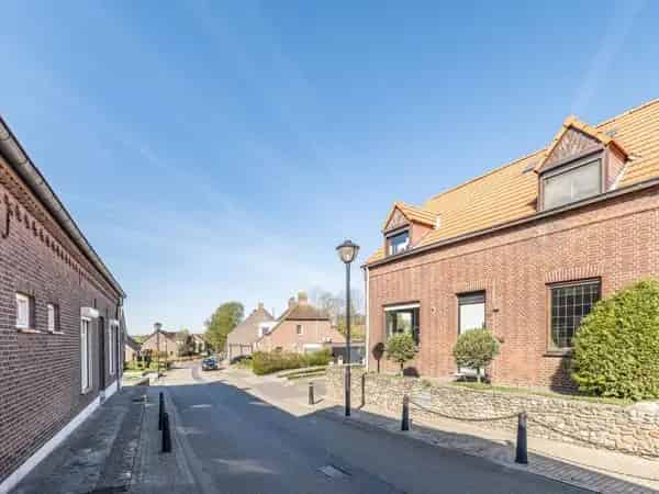 Twee Onder Een Kapwoning Neer 3 slaapkamers Garage Loods
