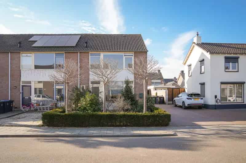 Huis te koop Dreumel 3 slaapkamers moderne keuken ruime tuin