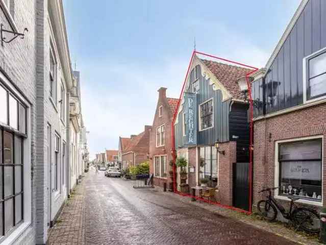 Monumentale Woning te De Rijp: Unieke Kans tot Verbouwing