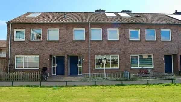 5 Slaapkamers Tussenwoning Gerenoveerd 2003