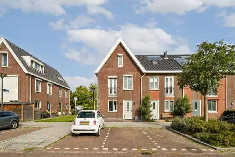 Hoekwoning 5 slaapkamers Hoofddorp Ruime tuin Moderne keuken