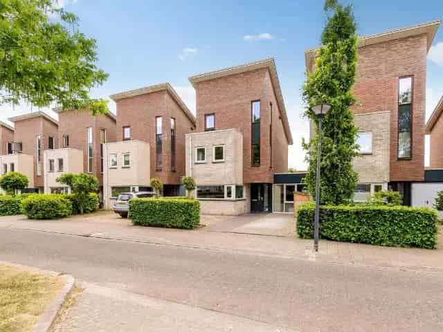 Moderne Eengezinswoning te koop Lelystad