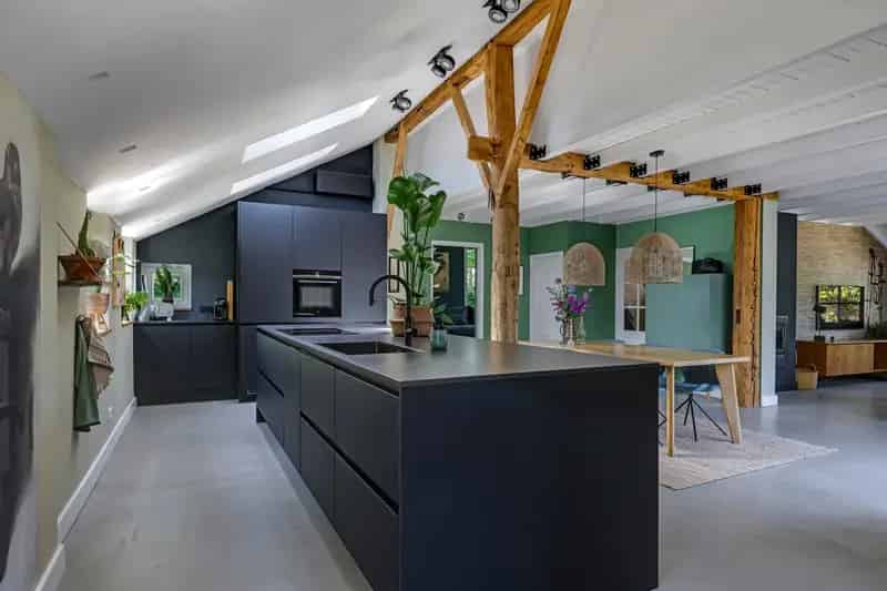Huis te koop Herveld: Authentieke Woonboerderij met Bijgebouw