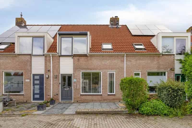 Huis te koop Zwaag: 4 slaapkamers, moderne badkamer, zonnepanelen