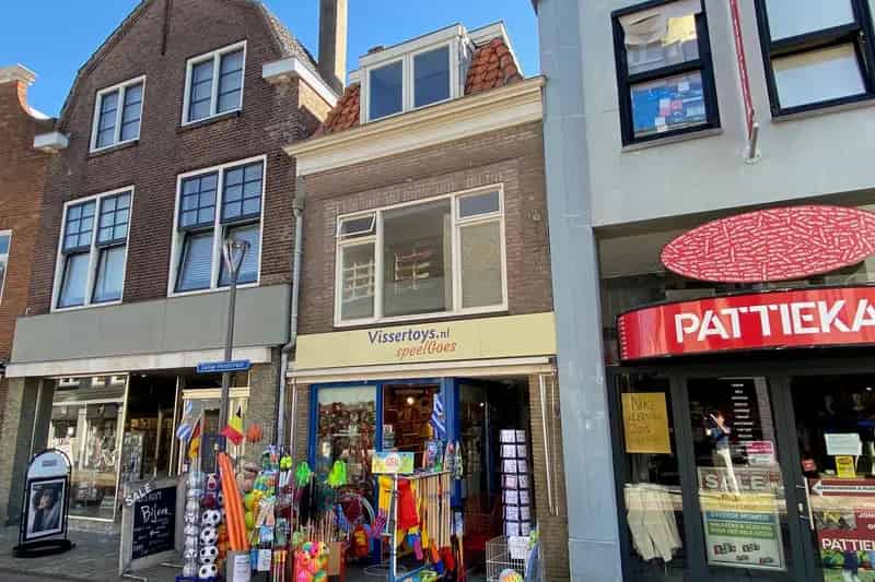 Winkel met bovenwoning te koop Goes Centrum